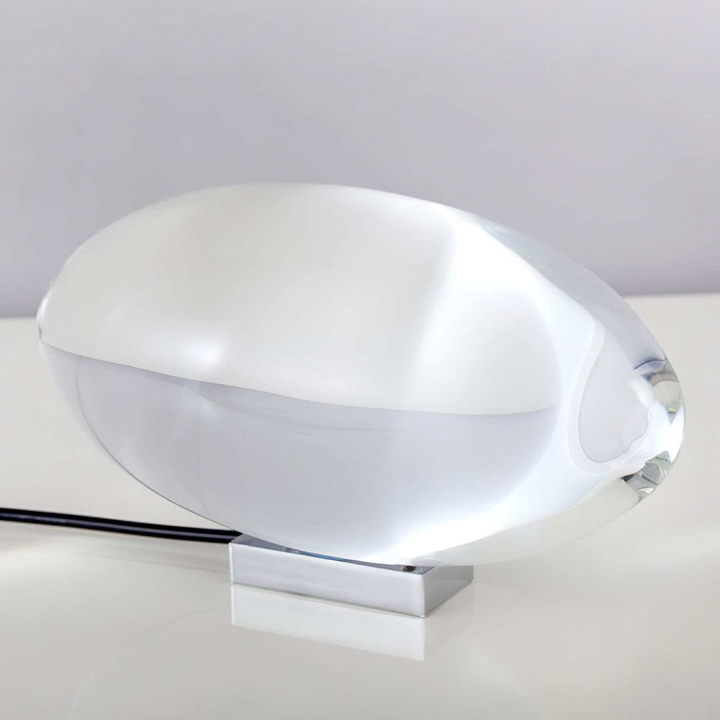 Elegante Tischlampe mit Kristalllinse – stimmungsvolles Licht und vielfältige LED-Modi