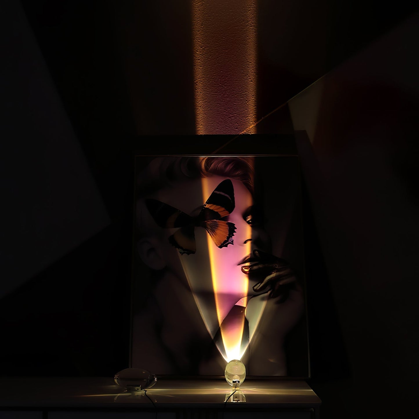Elegante Tischlampe mit Kristalllinse – stimmungsvolles Licht und vielfältige LED-Modi