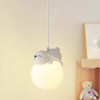 Weiße Hängelampe im minimalistischen Stil mit verspieltem Motiv und G9-Fassung