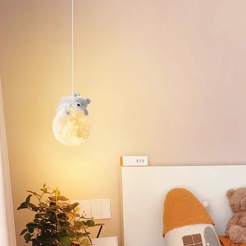 Weiße Hängelampe im minimalistischen Stil mit verspieltem Motiv und G9-Fassung