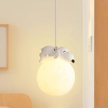 Weiße Hängelampe im minimalistischen Stil mit verspieltem Motiv und G9-Fassung
