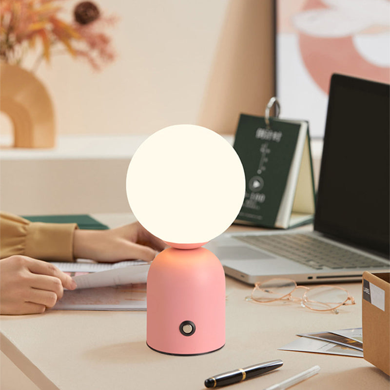 Minimalistische LED-Tischleuchte – Steckdose, 2 W mit Acrylschirm