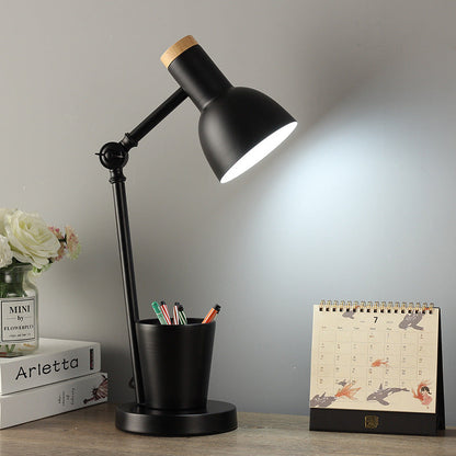 Nordische Tischlampe aus Eisen und Massivholz – eleganter Akzent in vielen Farben