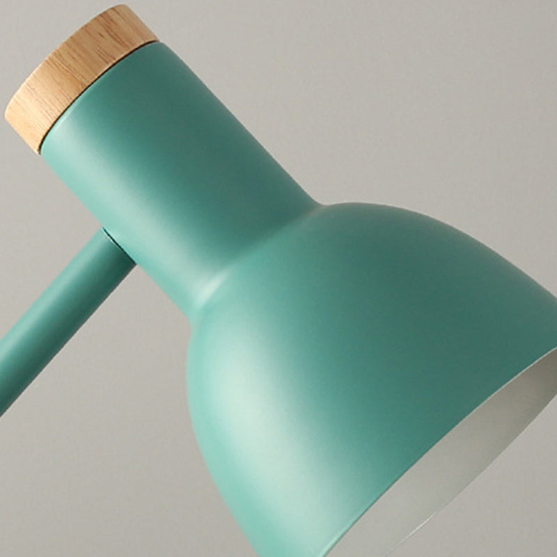 Nordische Tischlampe aus Eisen und Massivholz – eleganter Akzent in vielen Farben