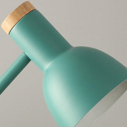 Nordische Tischlampe aus Eisen und Massivholz – eleganter Akzent in vielen Farben