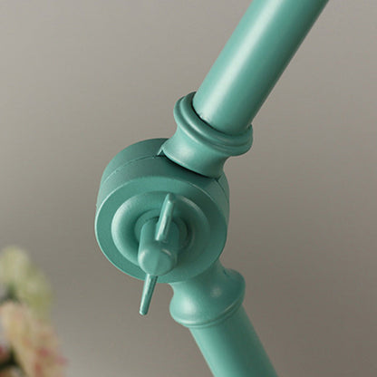 Nordische Tischlampe aus Eisen und Massivholz – eleganter Akzent in vielen Farben