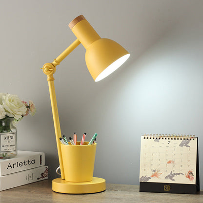 Nordische Tischlampe aus Eisen und Massivholz – eleganter Akzent in vielen Farben