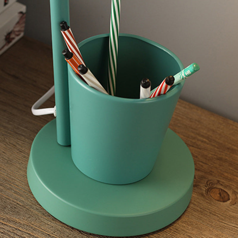 Nordische Tischlampe aus Eisen und Massivholz – eleganter Akzent in vielen Farben