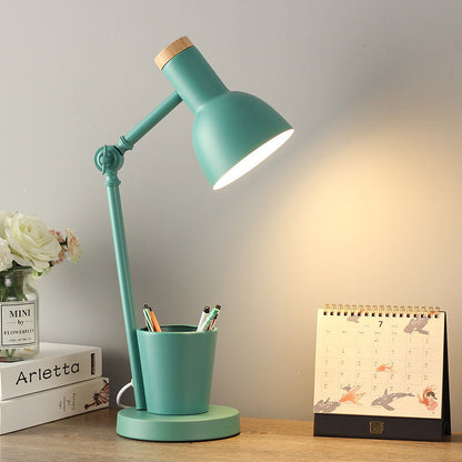 Nordische Tischlampe aus Eisen und Massivholz – eleganter Akzent in vielen Farben
