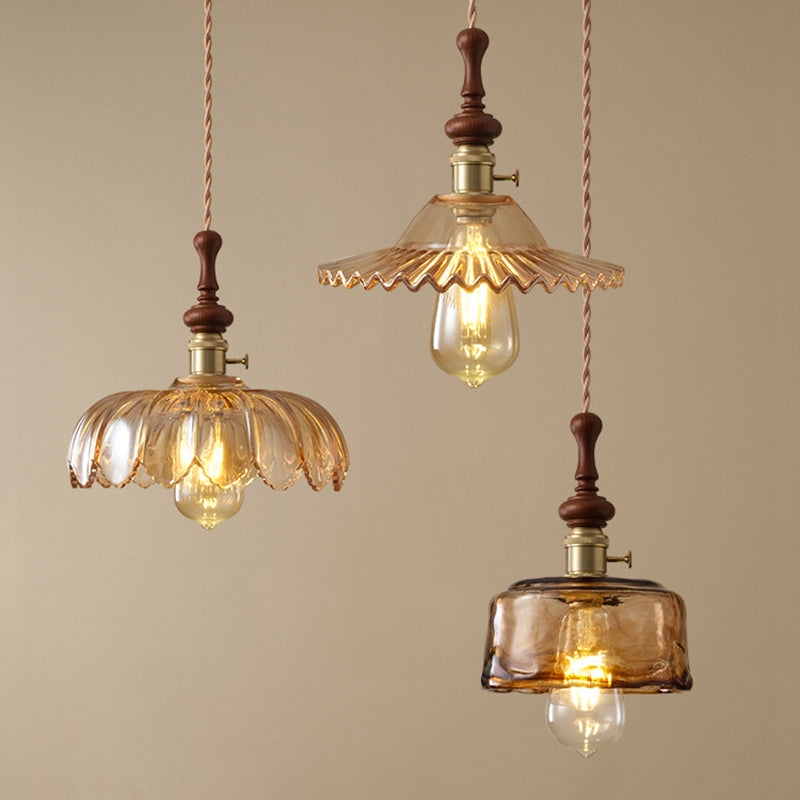 Französische Pendelleuchte mit Holzdetail – Glas und Metall – 1-flammig, 4 Stile