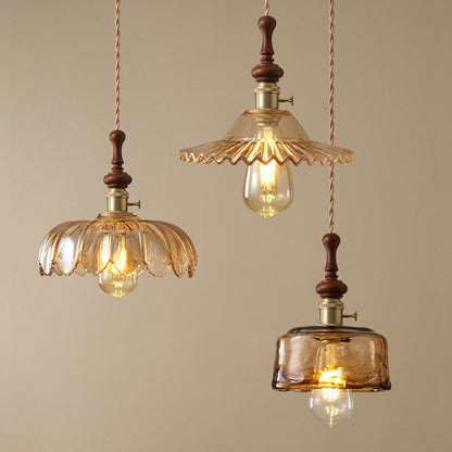 Französische Pendelleuchte mit Holzdetail – Glas und Metall – 1-flammig, 4 Stile