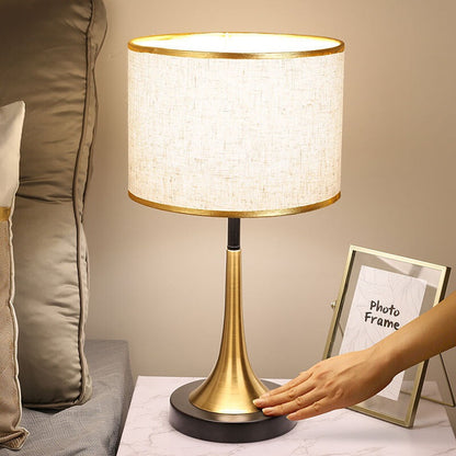Retro-Tischlampe mit Metallgestell und Stoffschirm, E26-Fassung, Höhe 45 cm
