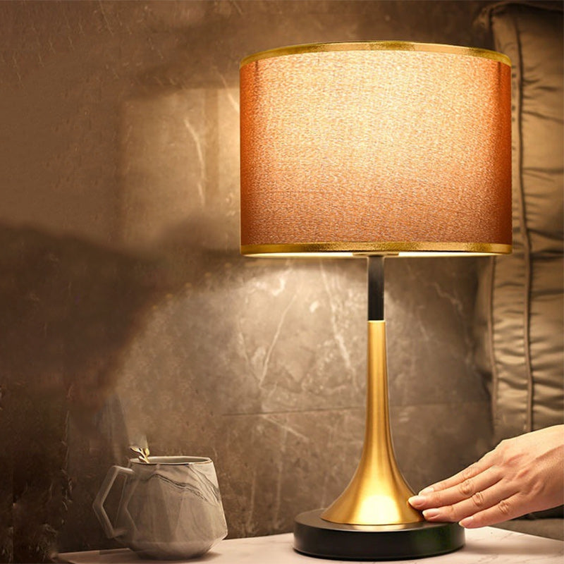 Retro-Tischlampe mit Metallgestell und Stoffschirm, E26-Fassung, Höhe 45 cm