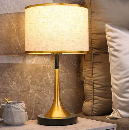Retro-Tischlampe mit Metallgestell und Stoffschirm, E26-Fassung, Höhe 45 cm
