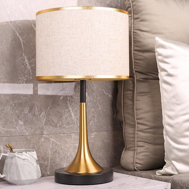 Retro-Tischlampe mit Metallgestell und Stoffschirm, E26-Fassung, Höhe 45 cm
