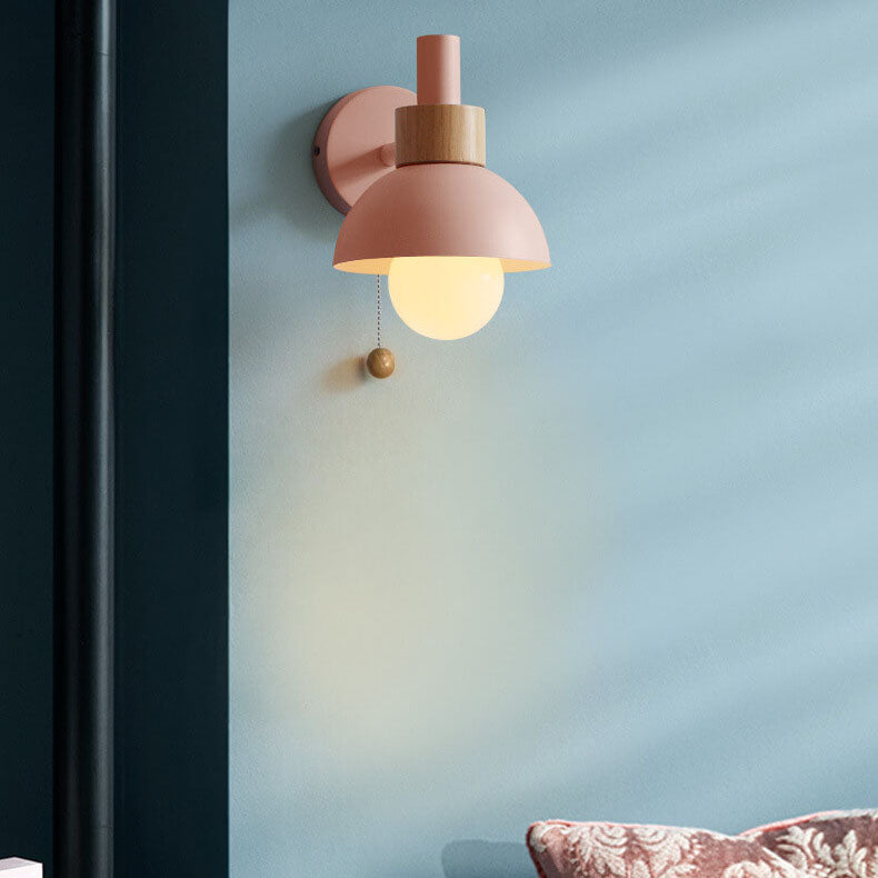 Moderne bunte Wandlampe im skandinavischen Stil