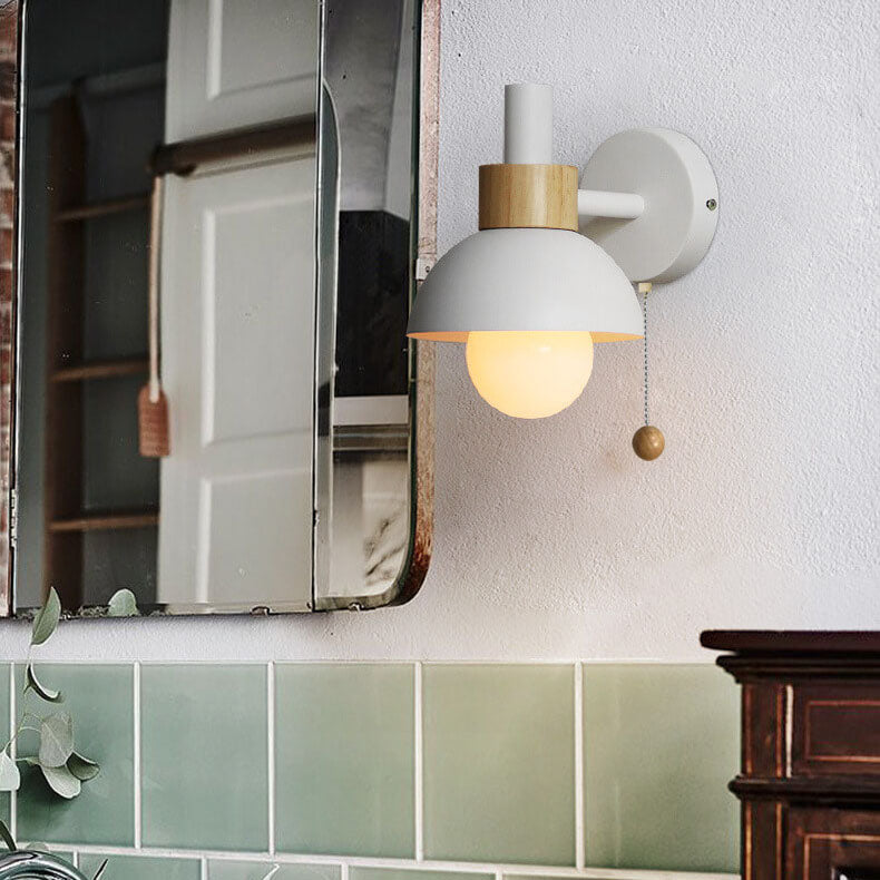 Moderne bunte Wandlampe im skandinavischen Stil