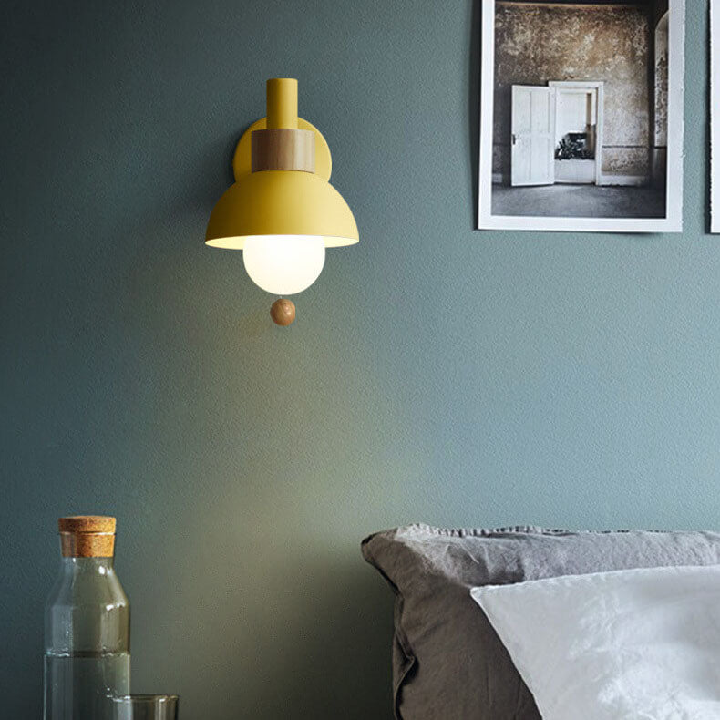 Moderne bunte Wandlampe im skandinavischen Stil