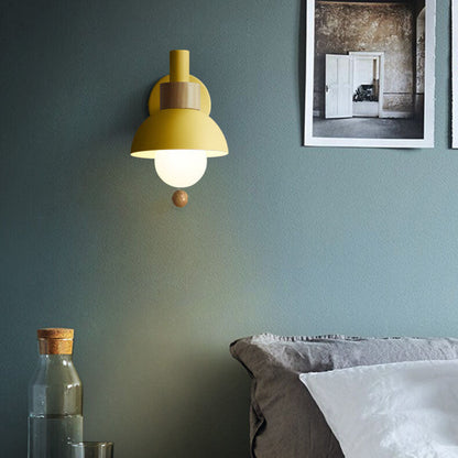 Moderne bunte Wandlampe im skandinavischen Stil