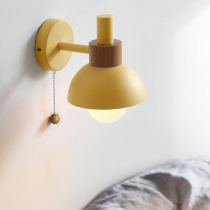 Moderne bunte Wandlampe im skandinavischen Stil