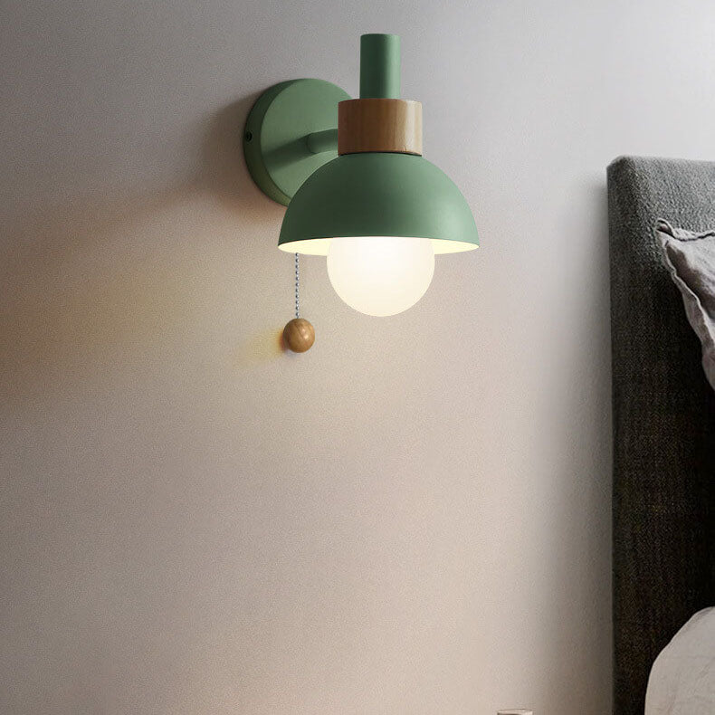 Moderne bunte Wandlampe im skandinavischen Stil