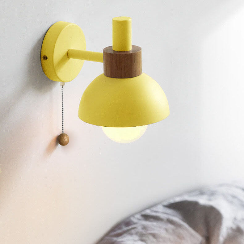 Moderne bunte Wandlampe im skandinavischen Stil