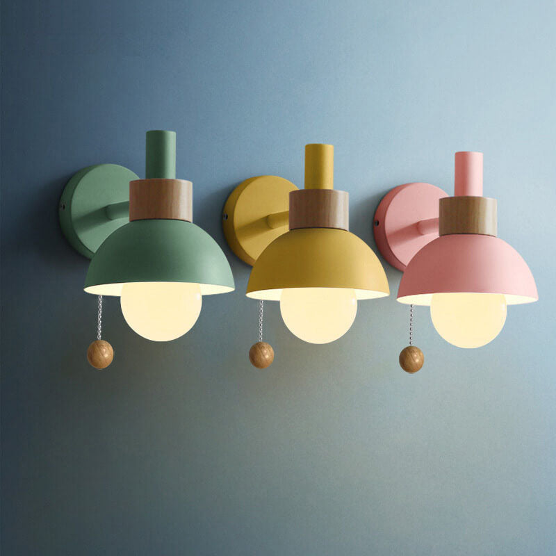 Moderne bunte Wandlampe im skandinavischen Stil