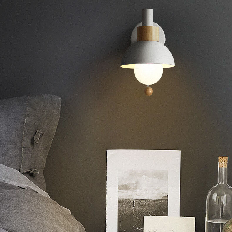 Moderne bunte Wandlampe im skandinavischen Stil