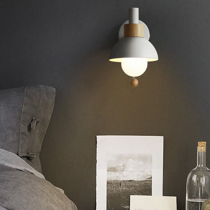 Moderne bunte Wandlampe im skandinavischen Stil