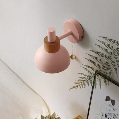Moderne bunte Wandlampe im skandinavischen Stil