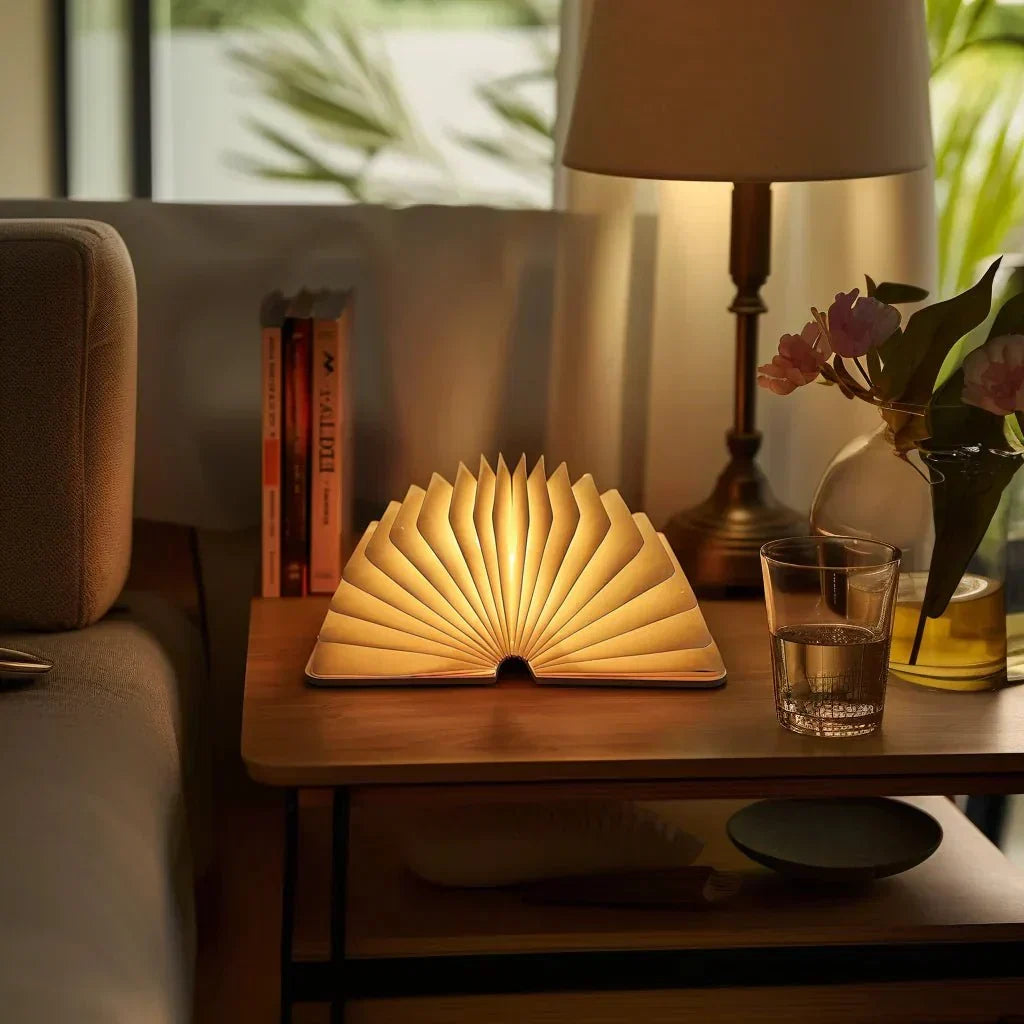 Booky – Elegante LED-Tischlampe im Buchdesign mit eingebautem Akku