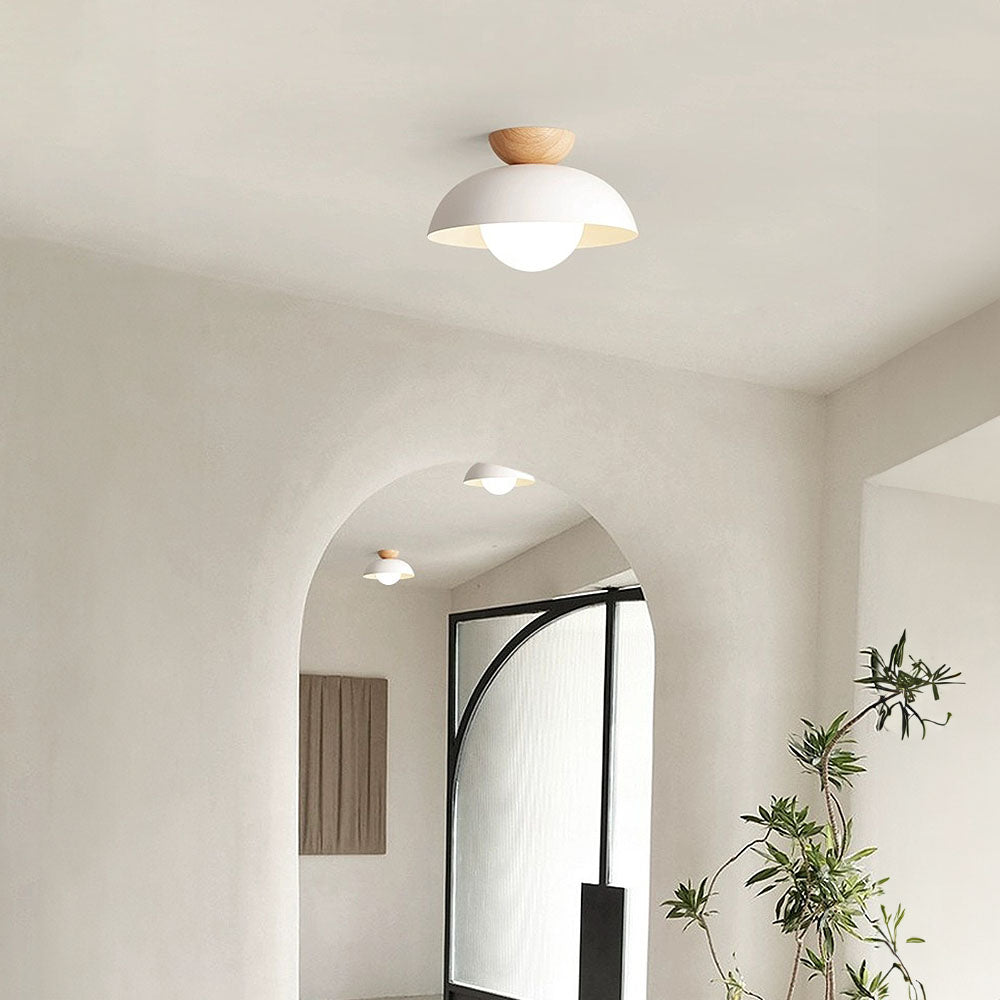 Moderne minimalistische Halbeinbau-Deckenleuchte