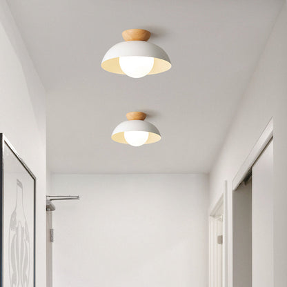 Moderne minimalistische Halbeinbau-Deckenleuchte