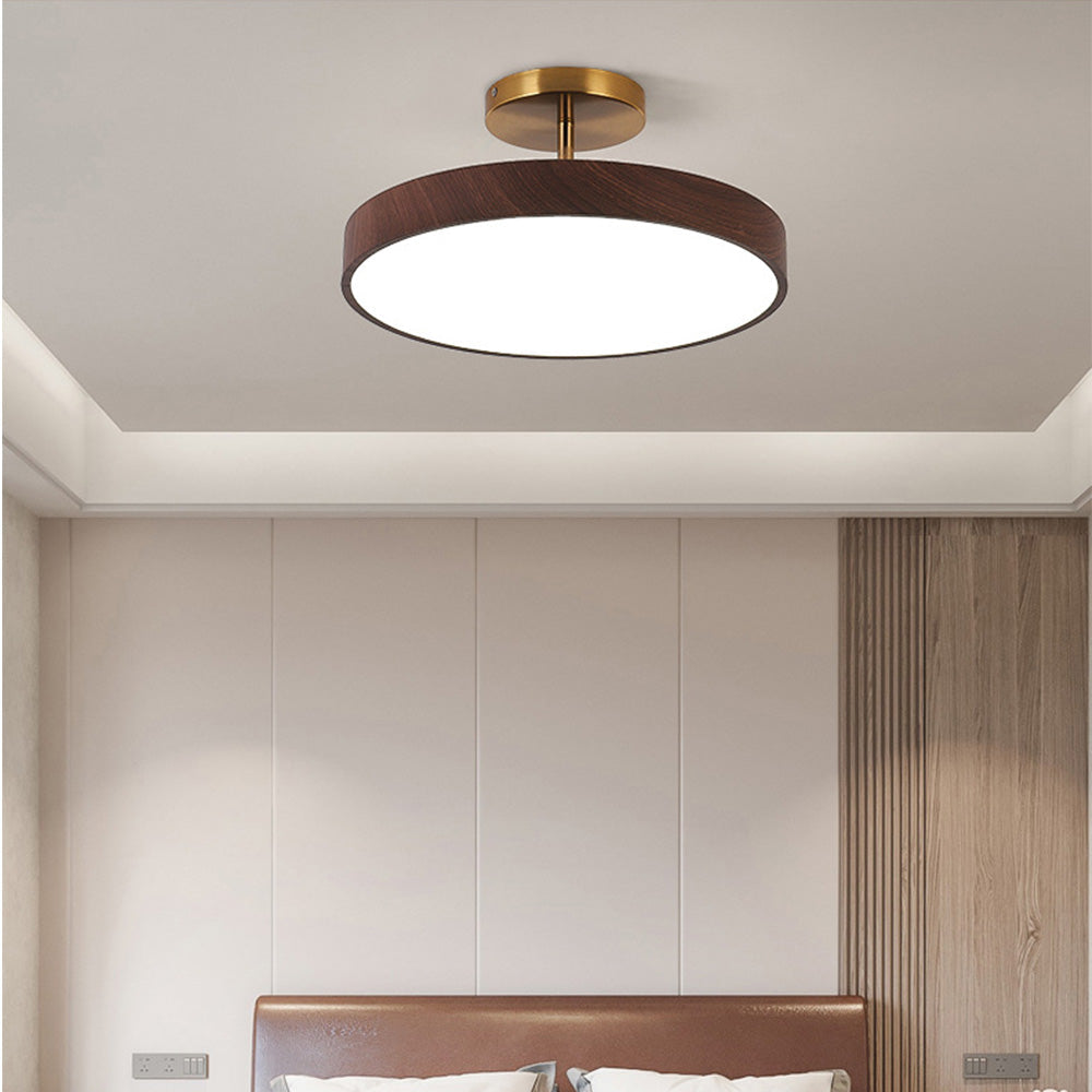 Skandinavische Deckenlampe mit Holzoptik und goldenem Rahmen