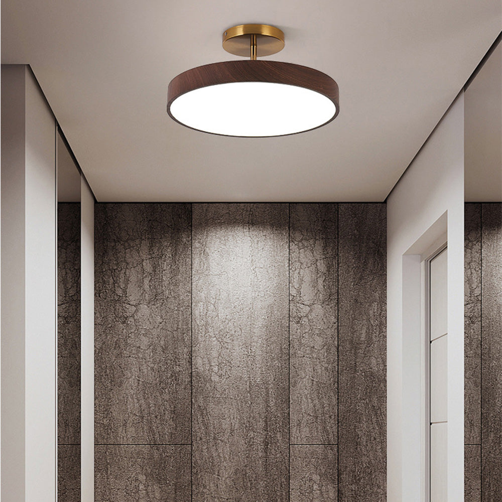 Skandinavische Deckenlampe mit Holzoptik und goldenem Rahmen