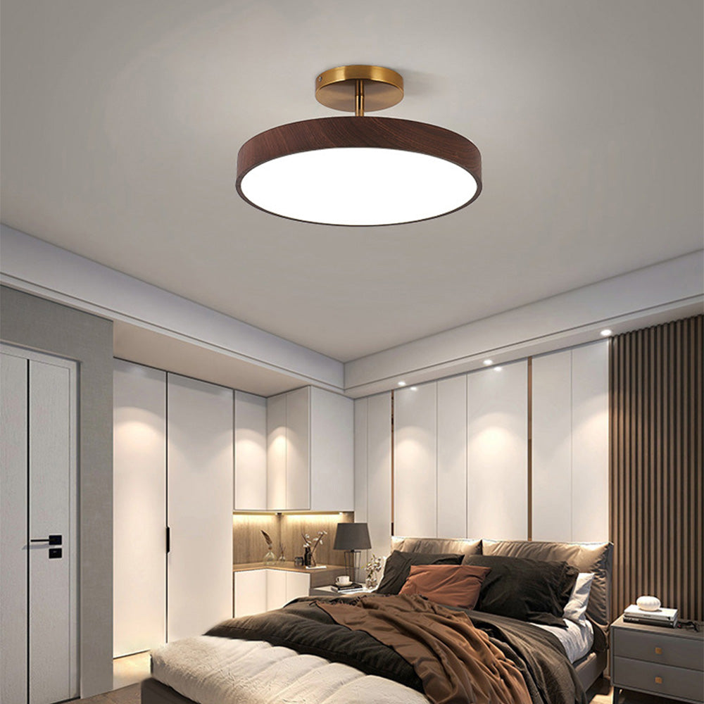 Skandinavische Deckenlampe mit Holzoptik und goldenem Rahmen