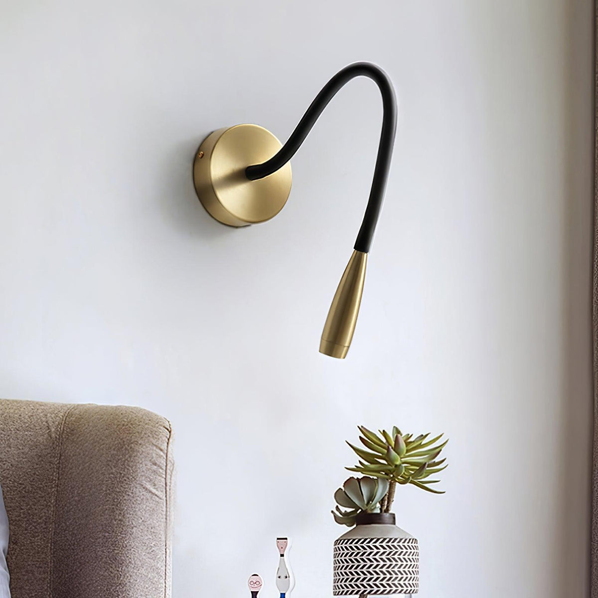 Rota – Verstellbare Wandleuchte mit integrierter LED und drehbarem Schirm