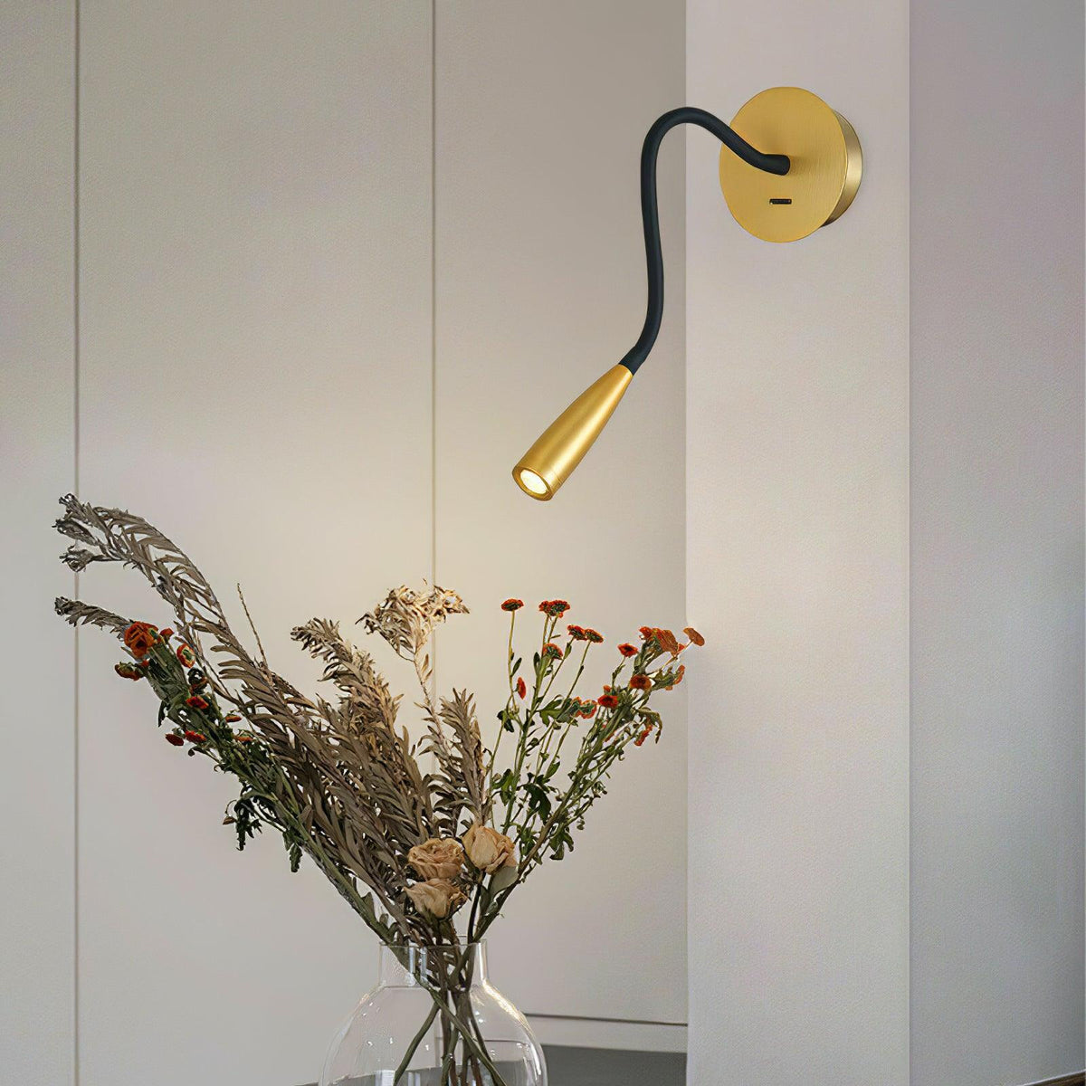 Rota – Verstellbare Wandleuchte mit integrierter LED und drehbarem Schirm