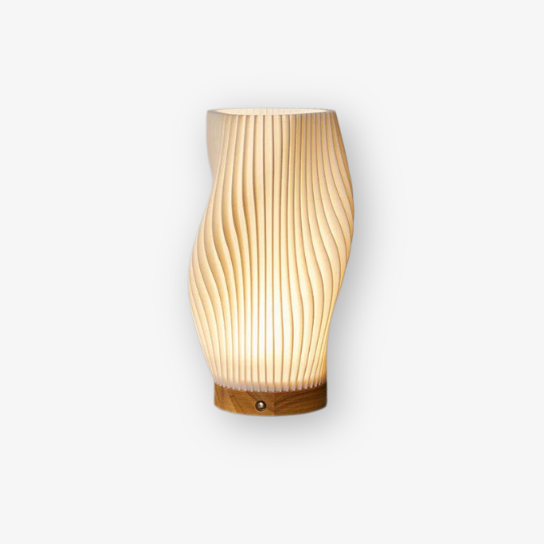 Gemütliche LED-Tischlampe mit Dimmfunktion und stilvollem Wellenmuster