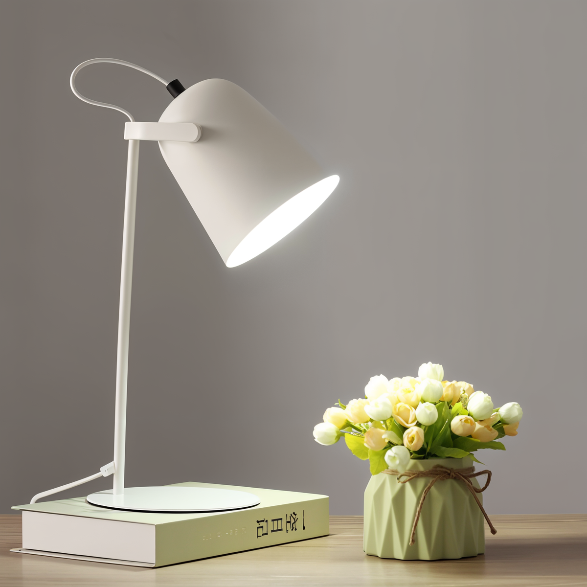 Bunte Schreibtischlampe im skandinavischen Stil – Trendiges Accessoire für jeden Schreibtisch