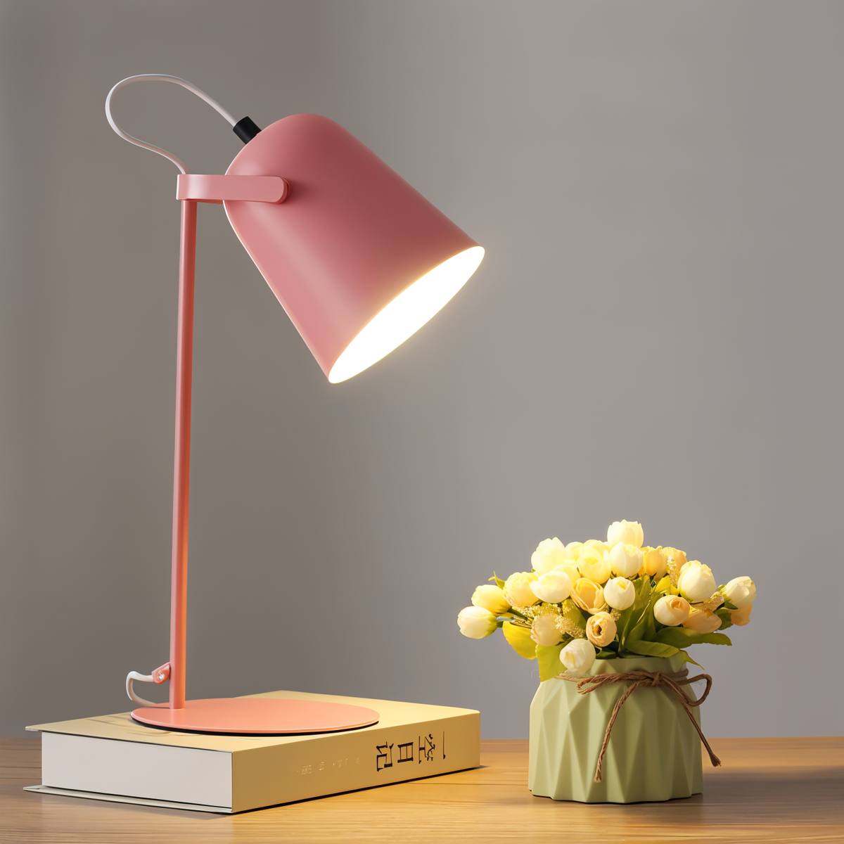 Bunte Schreibtischlampe im skandinavischen Stil – Trendiges Accessoire für jeden Schreibtisch