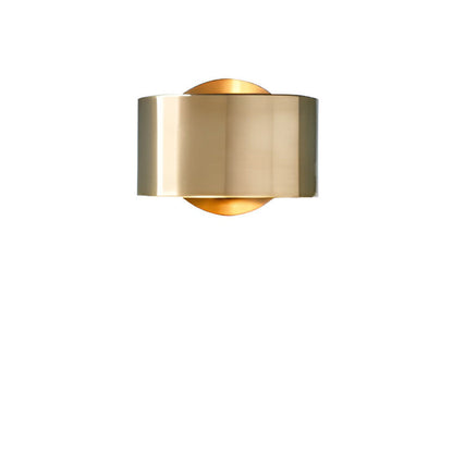 Goldene Wandlampe im modernen skandinavischen Design
