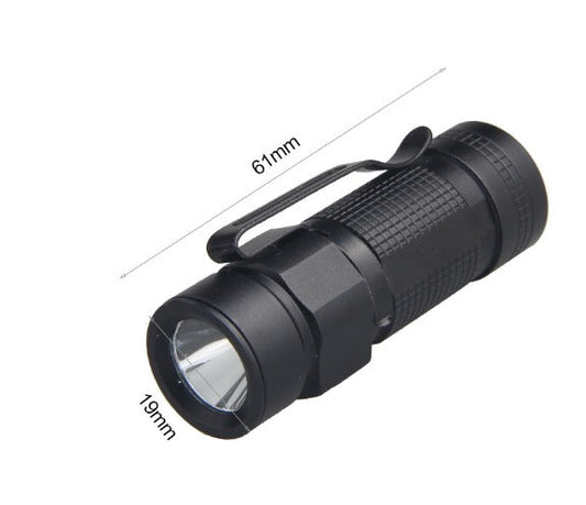 Wiederaufladbare LED-Taschenlampe – Stark, Kompakt und Zuverlässig