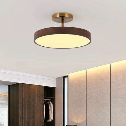 Skandinavische Deckenlampe mit Holzoptik und goldenem Rahmen