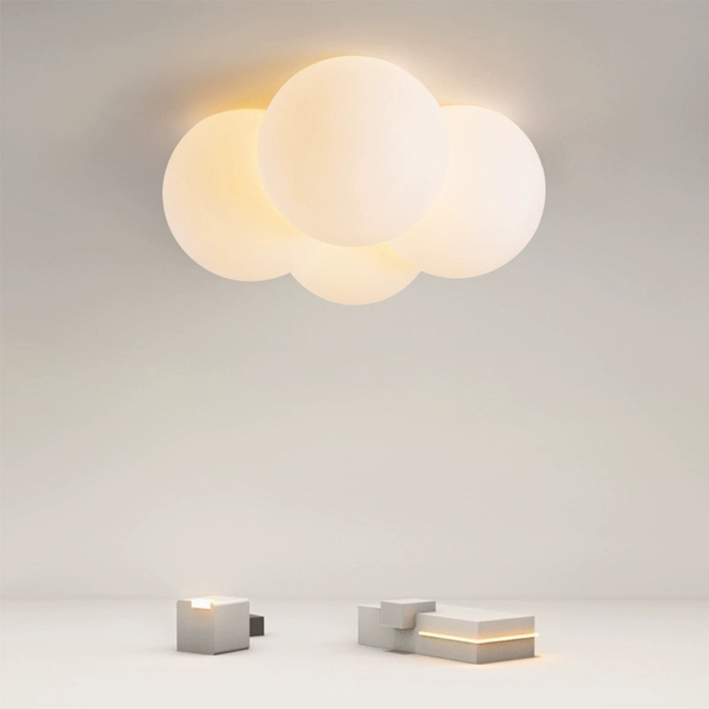 Weiße Deckenleuchte mit Wolken- und Blasendesign