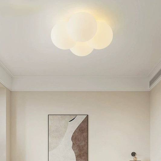 Weiße Deckenleuchte mit Wolken- und Blasendesign