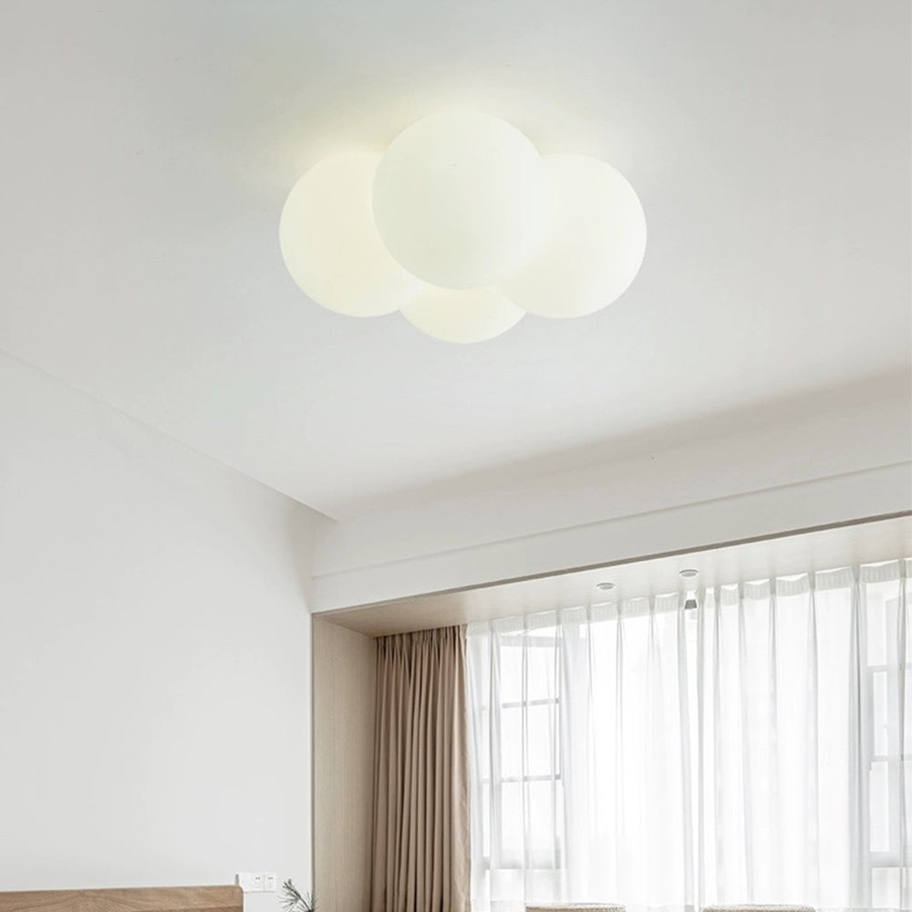 Weiße Deckenleuchte mit Wolken- und Blasendesign