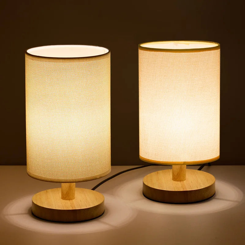 Stilvolle Lampe aus Naturholz und Leinen mit Fernbedienung