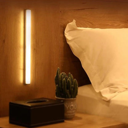 Elegantes LED-Lichtband mit Bewegungssensor und Magnethalterung