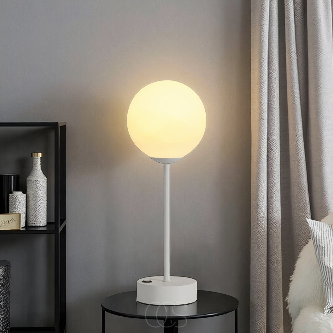 Sera – Tischlampe mit Kugelschirm und warmem LED-Licht